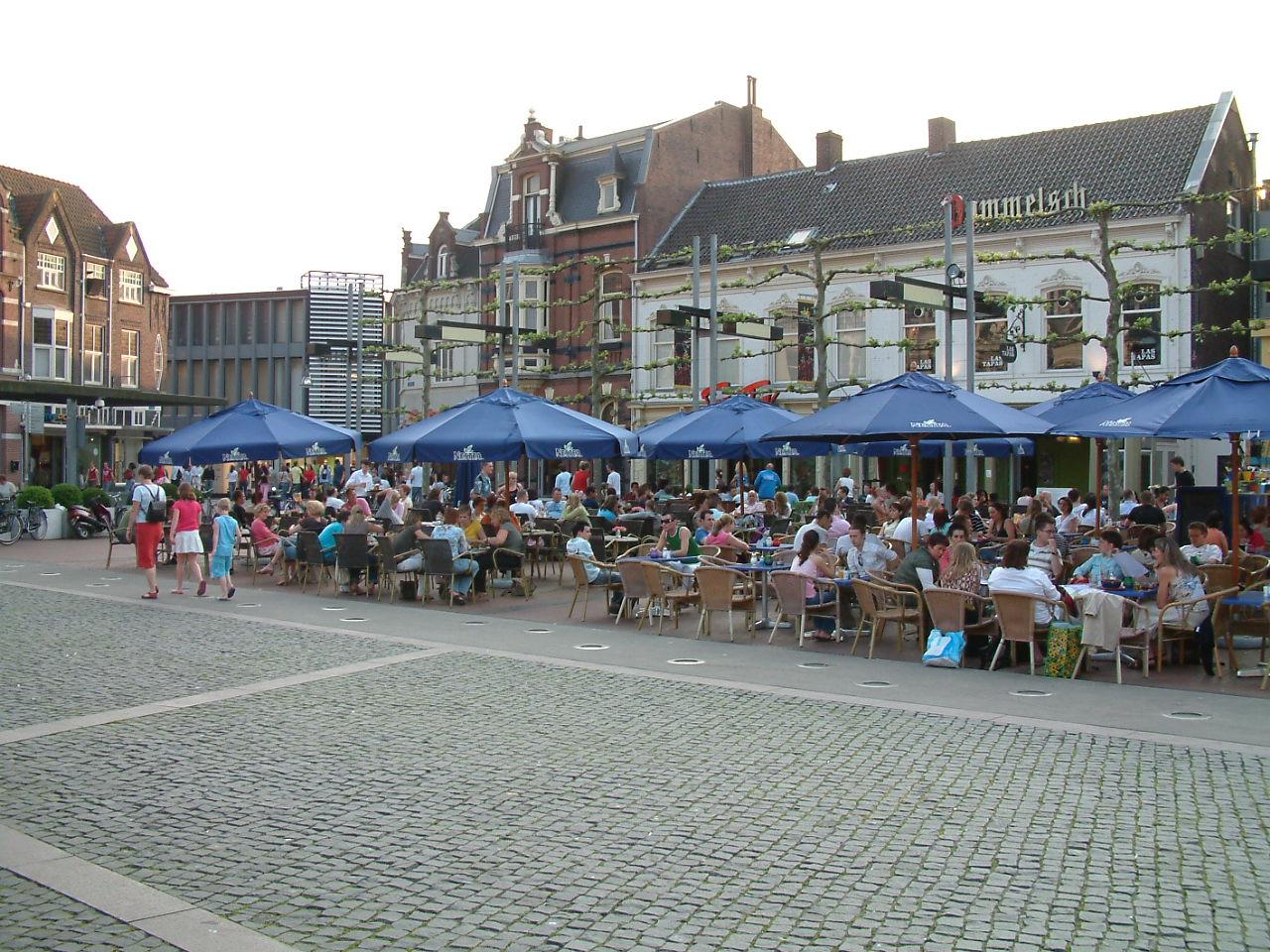 Photo Heuvel en Tilburg, Voir, Sites touristiques, Quartier, place, parc - #1