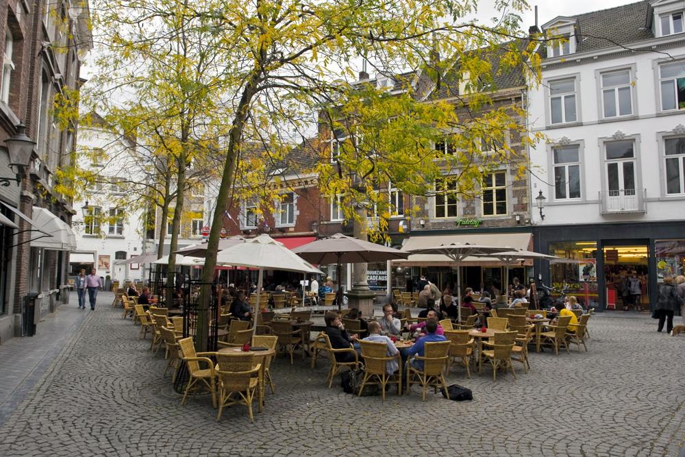 Photo Sint Amorsplein en Maastricht, Voir, Quartier, place, parc - #1