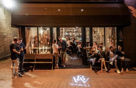 Photo Cocktailbar Wigbolt en Haarlem, Manger & boire, Boire un verre