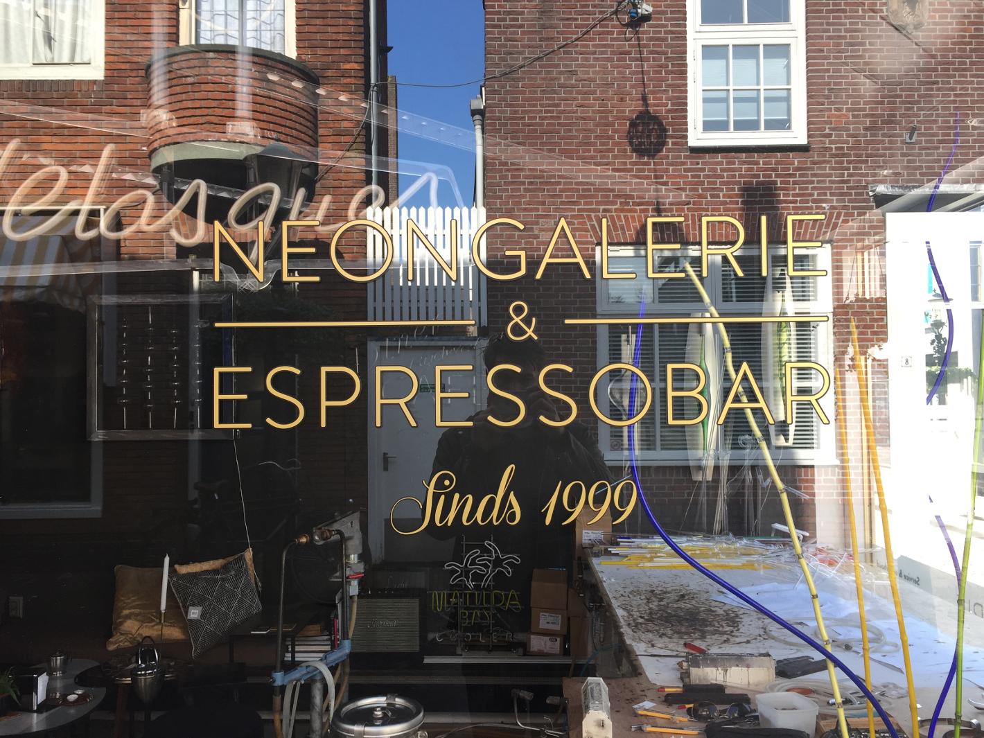 Photo Ray of Light Neongalerie & Espressobar en Alkmaar, Manger & boire, Café, thé et gâteaux, Sites touristiques - #1