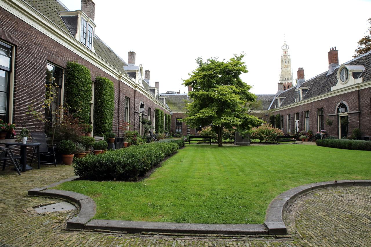 Photo Teylers Hofje en Haarlem, Voir, Sites touristiques, Quartier, place, parc - #3